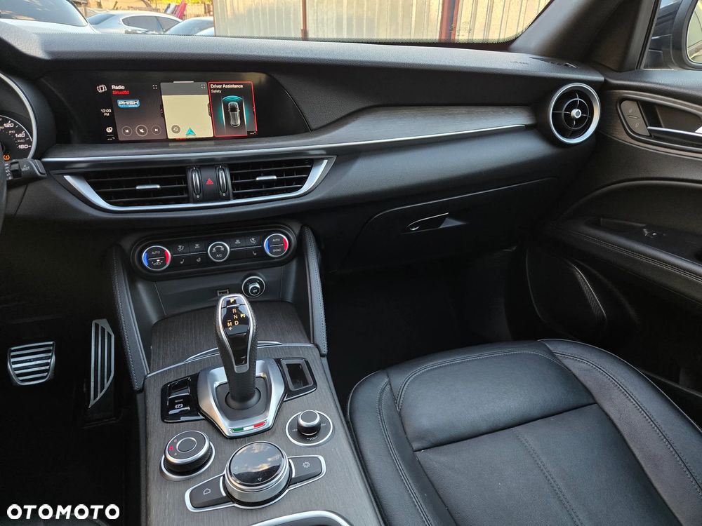 Alfa Romeo Stelvio 2.0 Turbo 16V AT8-Q4 Ti - 34