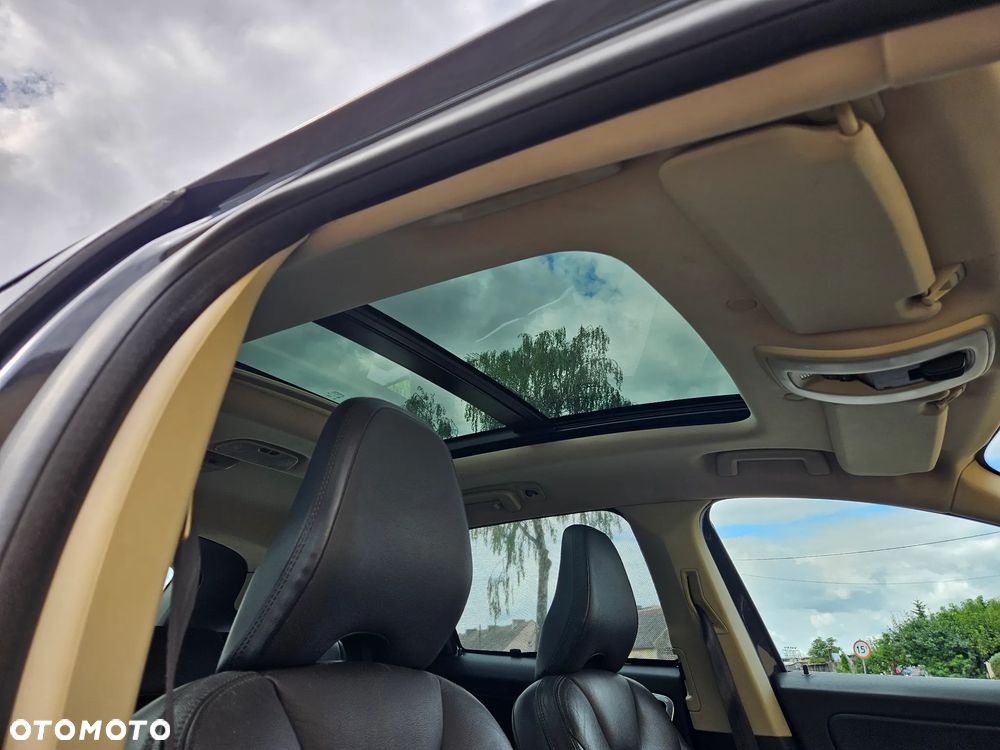 Volvo XC 60 D5 AWD Geartronic Summum - 18