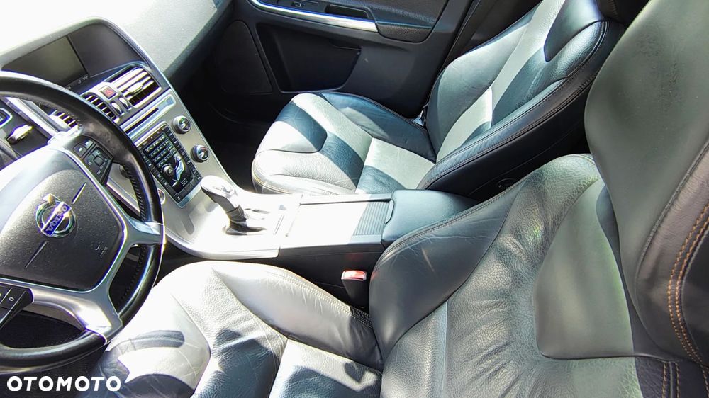 Volvo XC 60 D5 AWD Momentum - 11