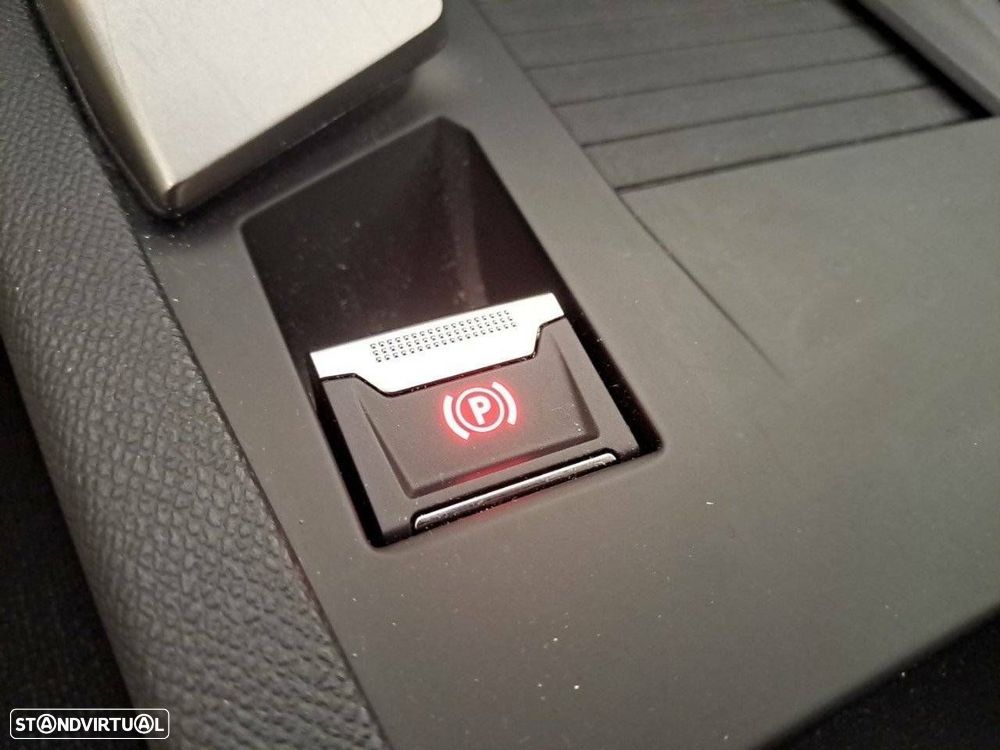Peugeot 308 1.2 Hybrid Style e-DCS6 - 24