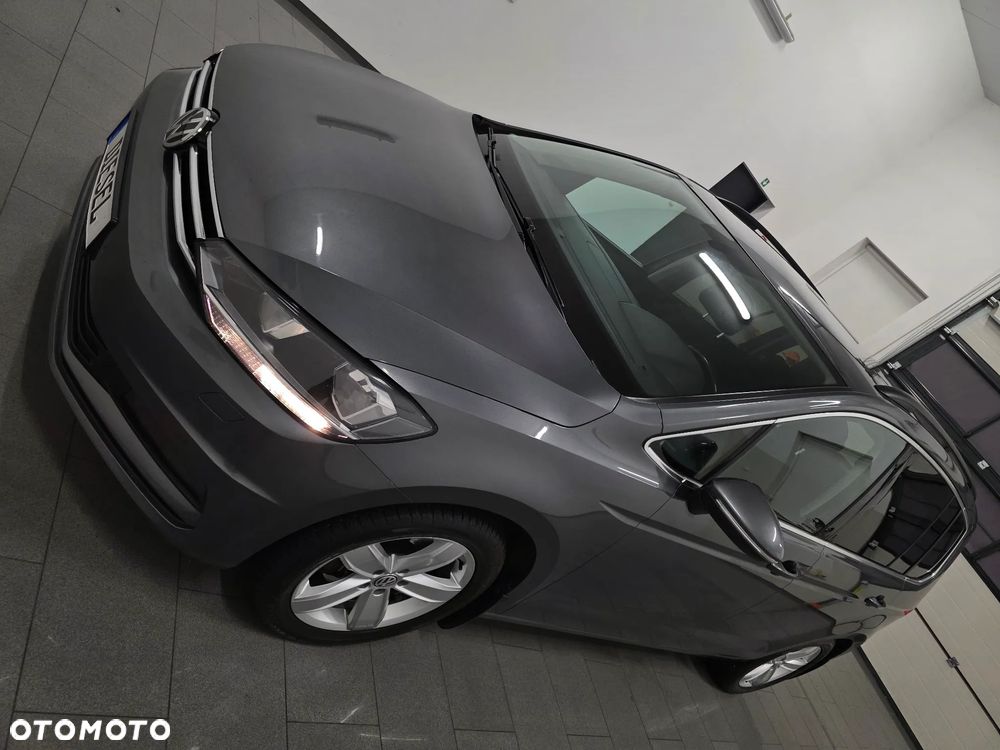 Volkswagen Touran - 4