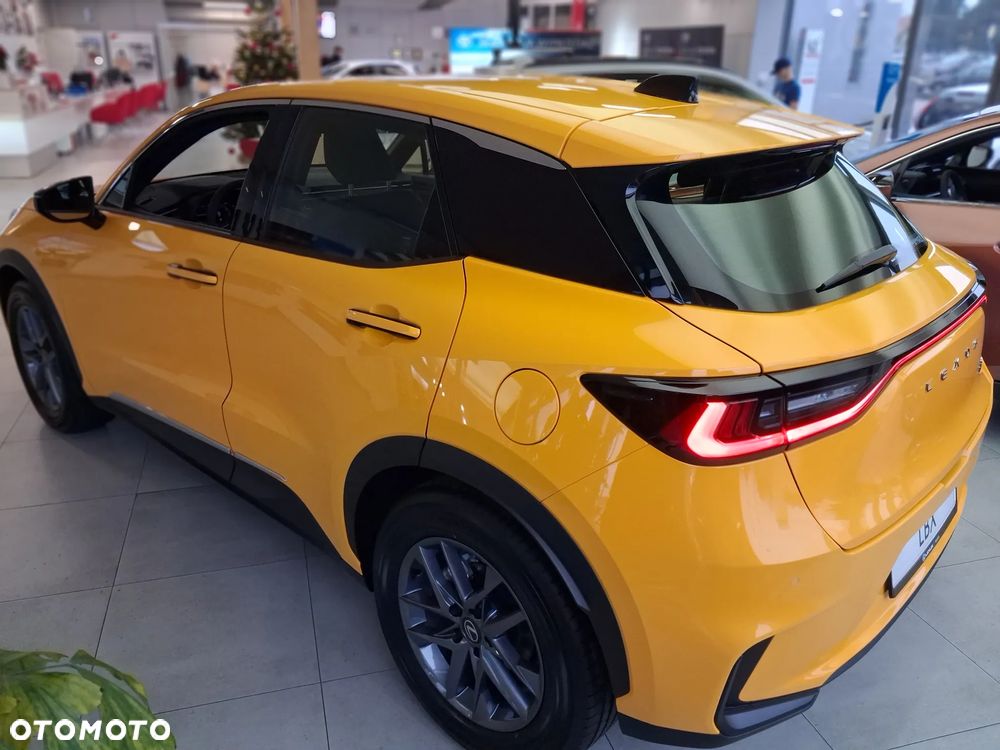 Lexus LBX 1.5 Hybrid - 3