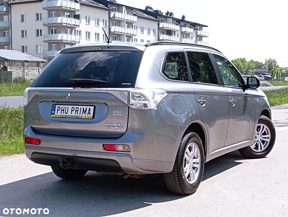 Mitsubishi Outlander 2.0 4WD Top - 16