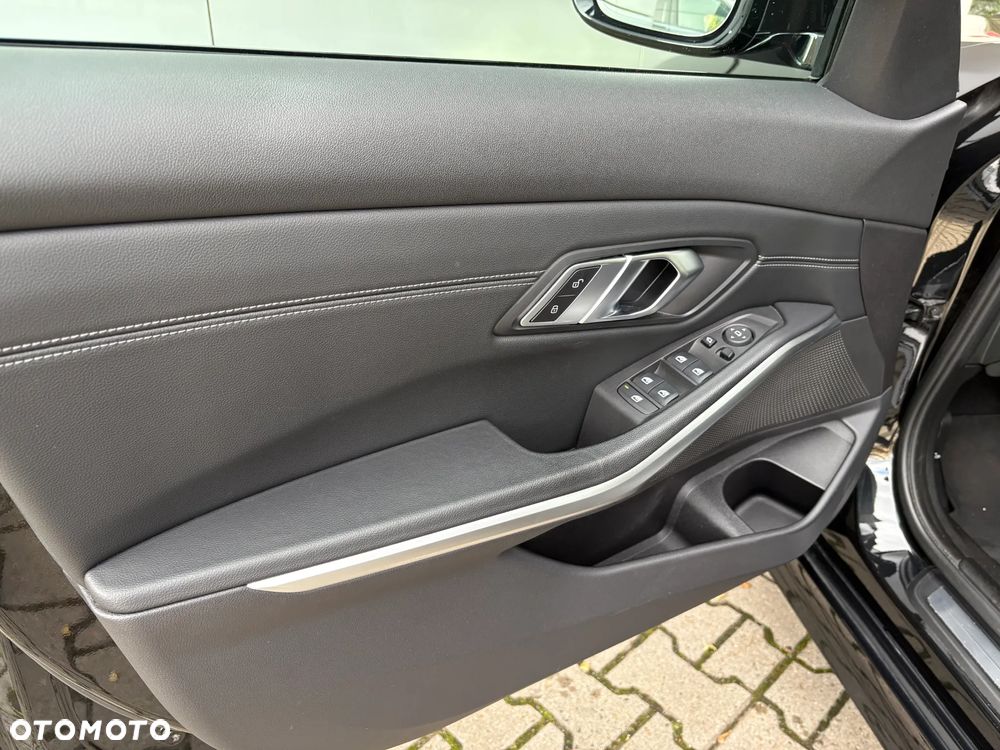 BMW Seria 3 320d xDrive Sport Line - 11