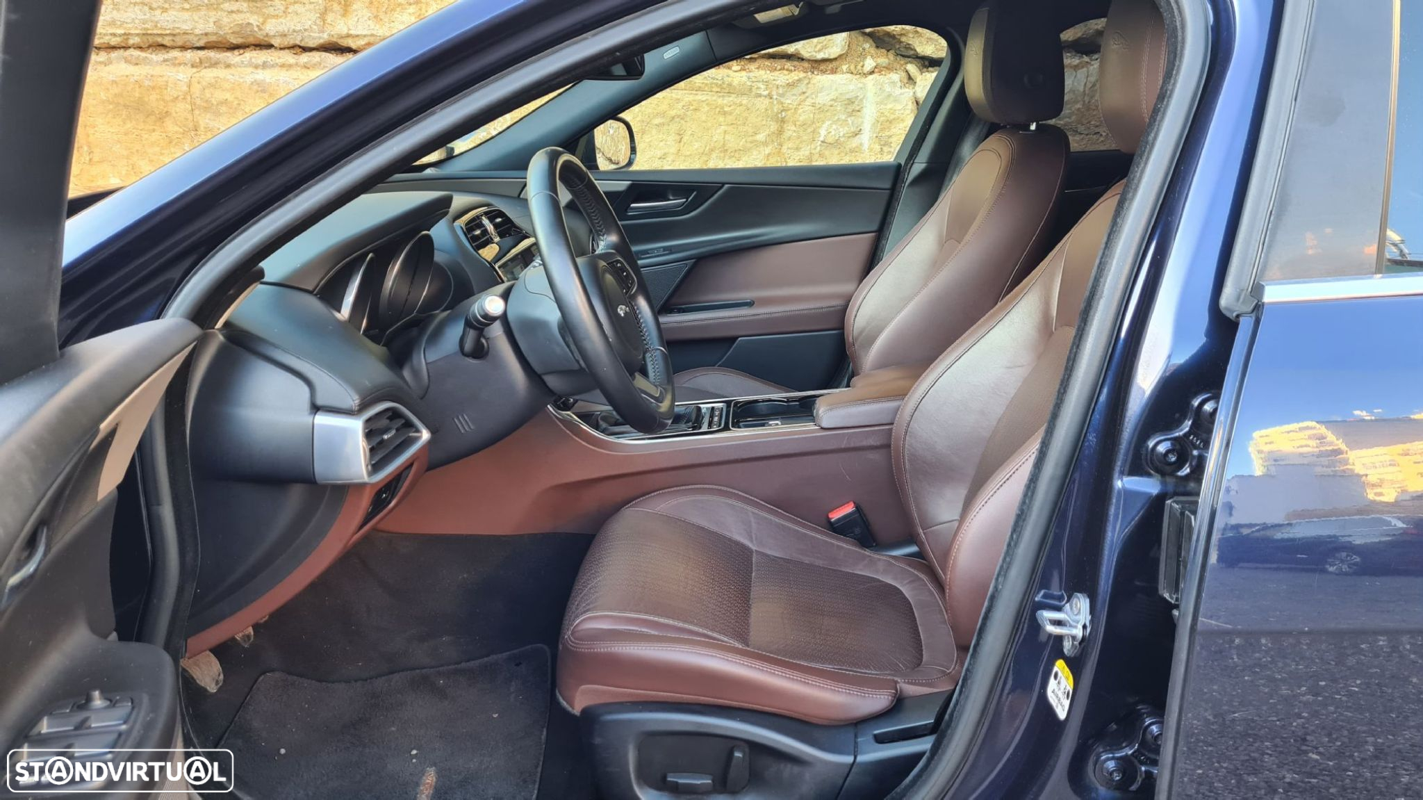 Jaguar XE 2.0 D Prestige - 26