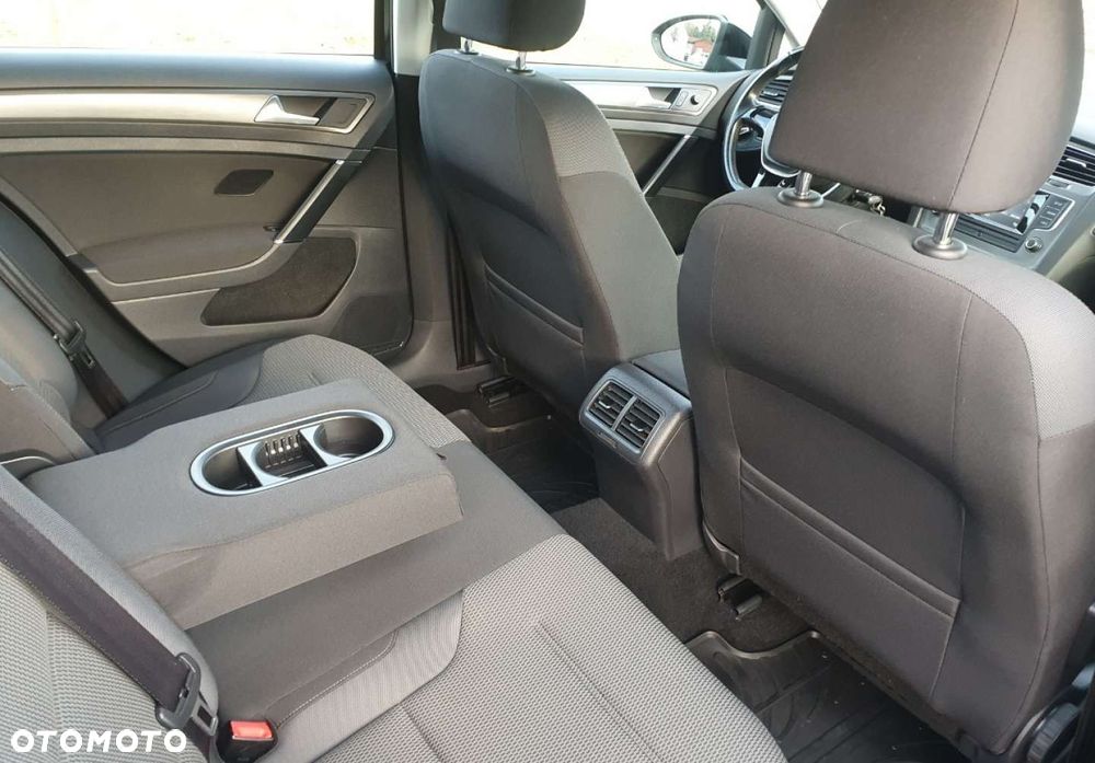 Volkswagen Golf - 11