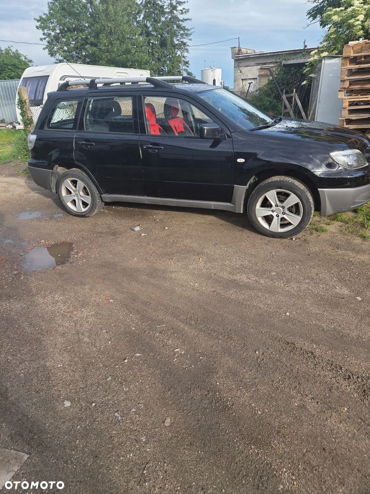 Mitsubishi Outlander - 2