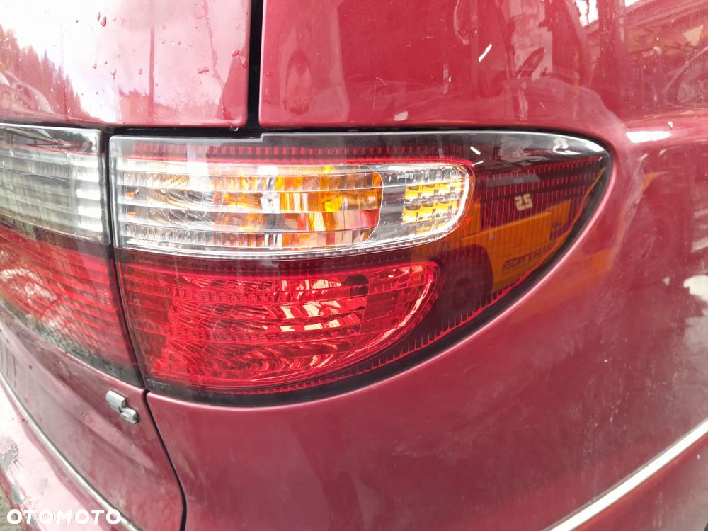 Lampa tylna prawa w błotnik TOYOTA Previa II 00-05r. - 1