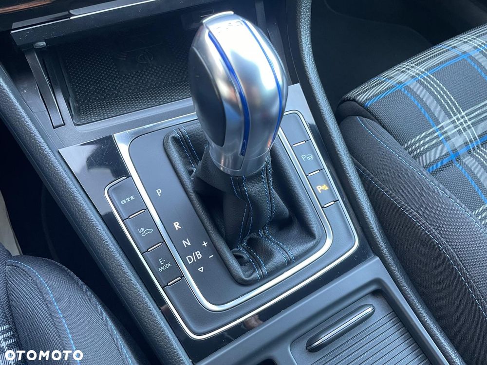 Volkswagen Golf - 30