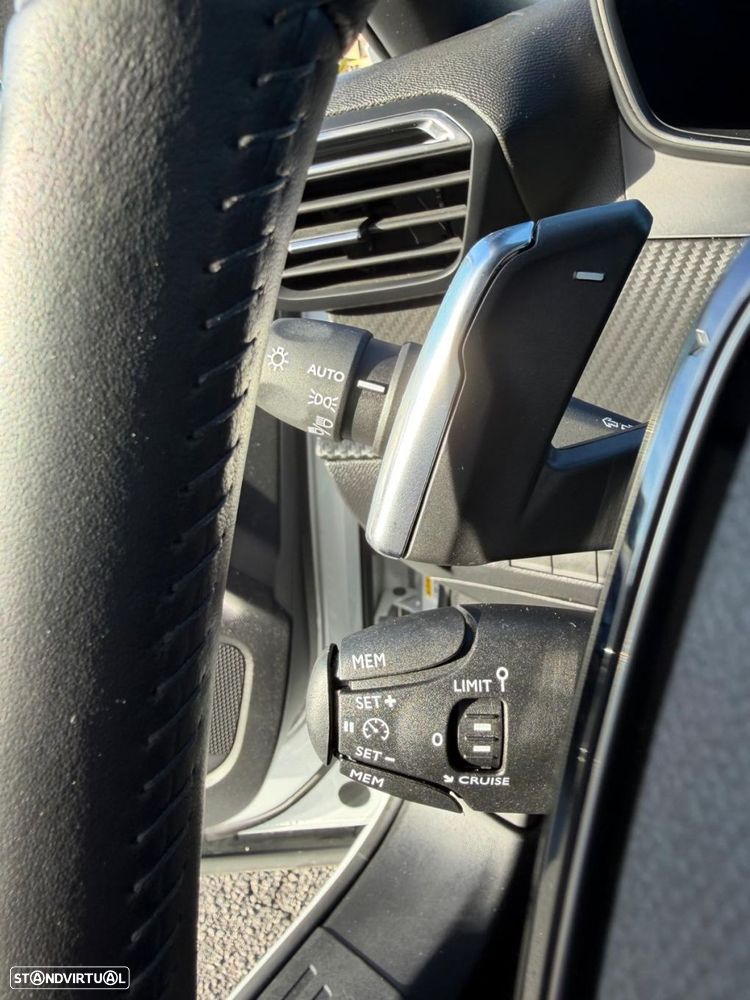 Peugeot 2008 1.2 Hybrid Allure e-DCS6 - 19