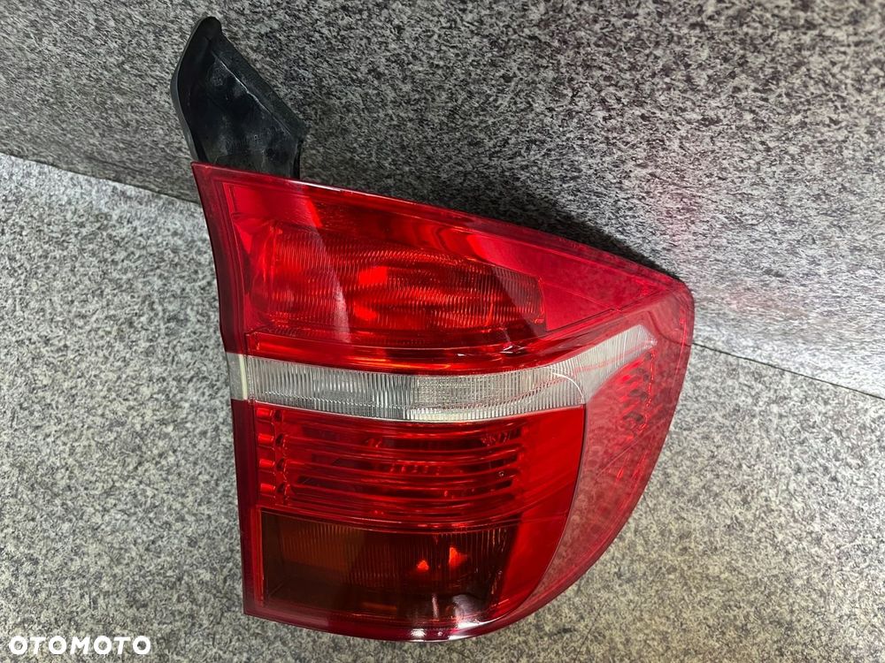 Lampa LED prawa tylna prawy tyl w blotnik BMW E70 X5 BDB ORG - 2