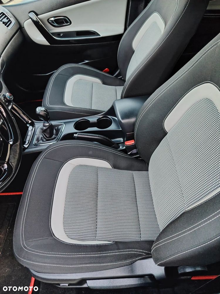 Kia Ceed - 10