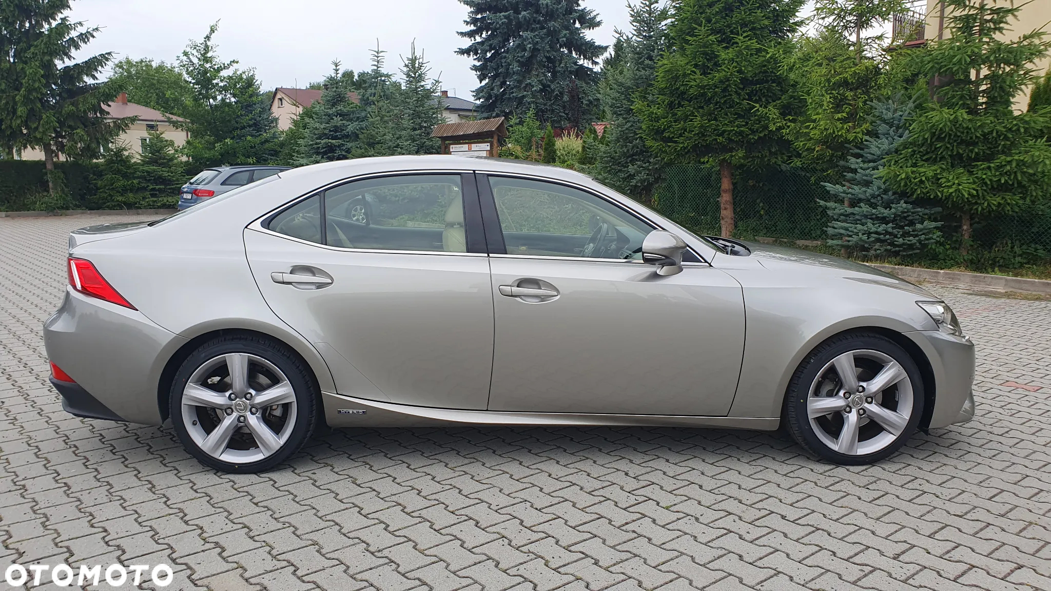 Lexus IS 300h Business Edition - 22