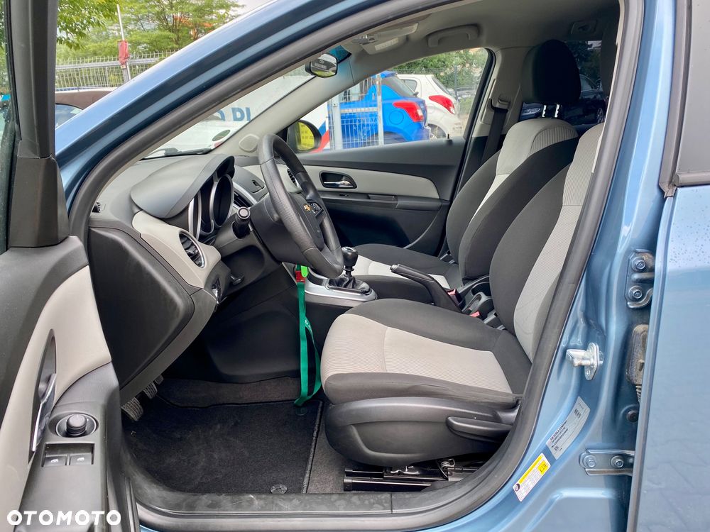 Chevrolet Cruze 1.6 - 12