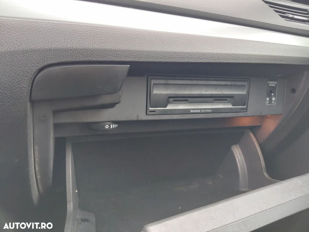 Skoda Superb 2.0 TDI DSG Ambition - 8