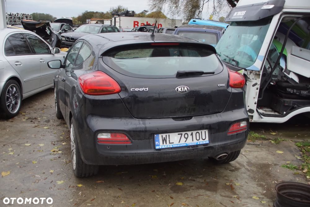 Auto na części - Kia ProCeed Pro_cee'd II 1.6 CRDI 110 KM D4FB WDJ6 WK 2014R Silnik Skrzynia Drzwi Klapa Błotnik Zderzak Lampa Szyba Lusterko Deska Kokpit Sterownik Moduł Czujnik Licznik Kierownica Panel - 6