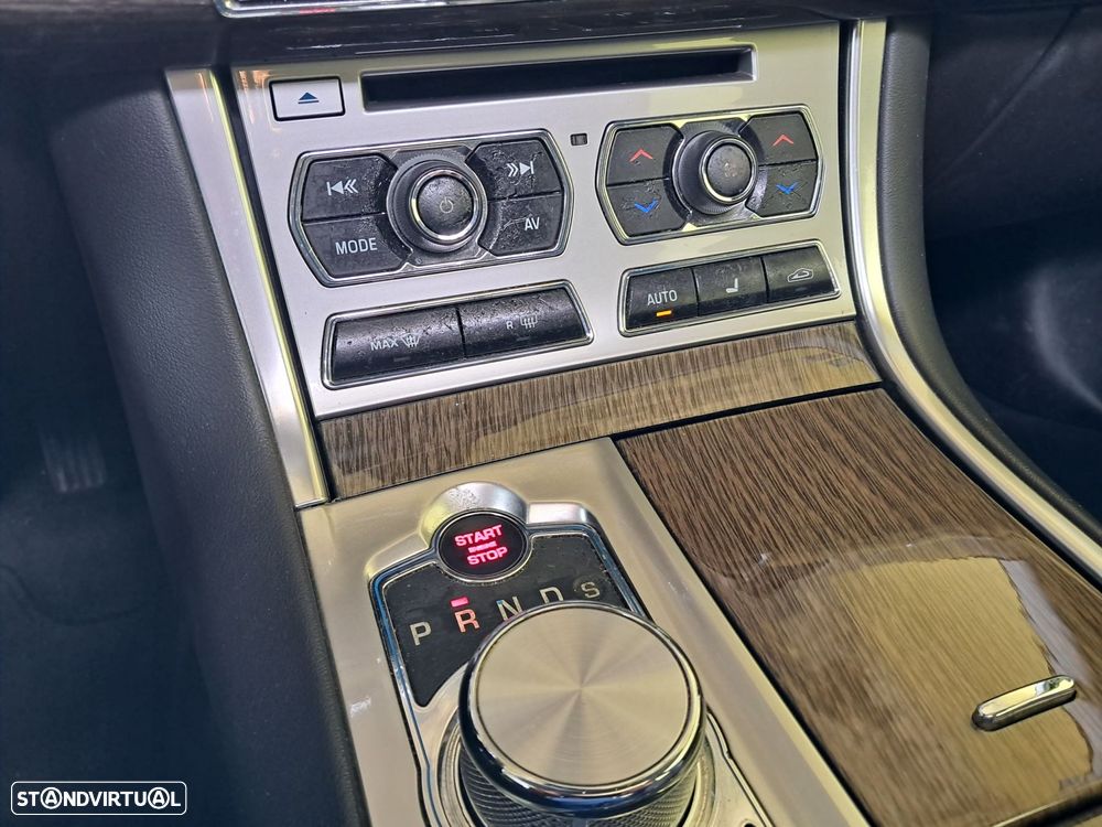 Jaguar XF 2.2 D Luxury - 12