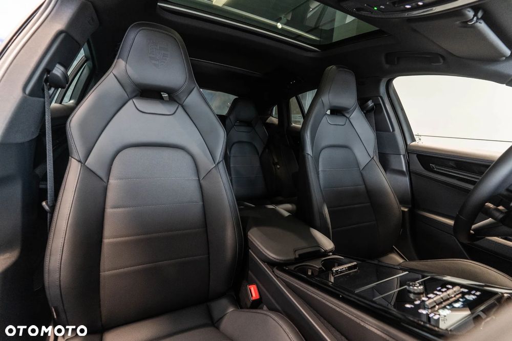 Porsche Panamera 4 E-Hybrid PHEV - 16