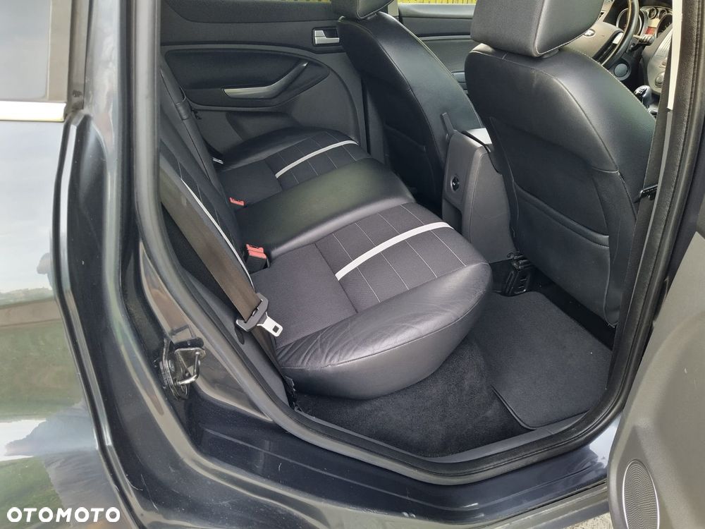 Ford Kuga 2.0 TDCi 2x4 Titanium - 13