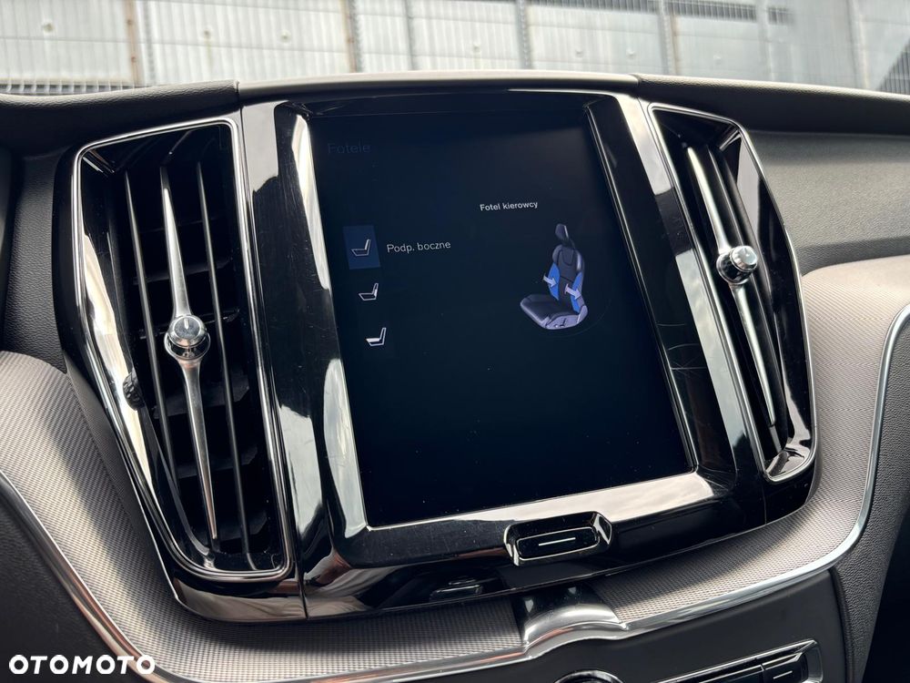 Volvo XC 60 T8 AWD Plug-In Hybrid R-Design - 36