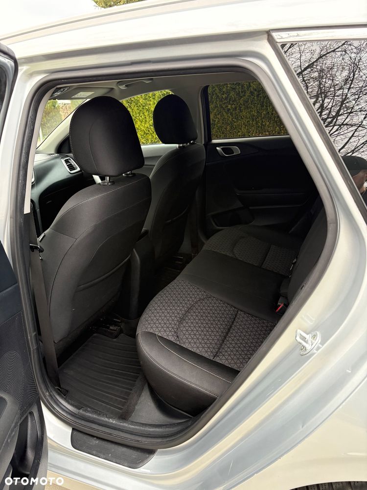 Kia Ceed 1.6 CRDi mHEV M - 12