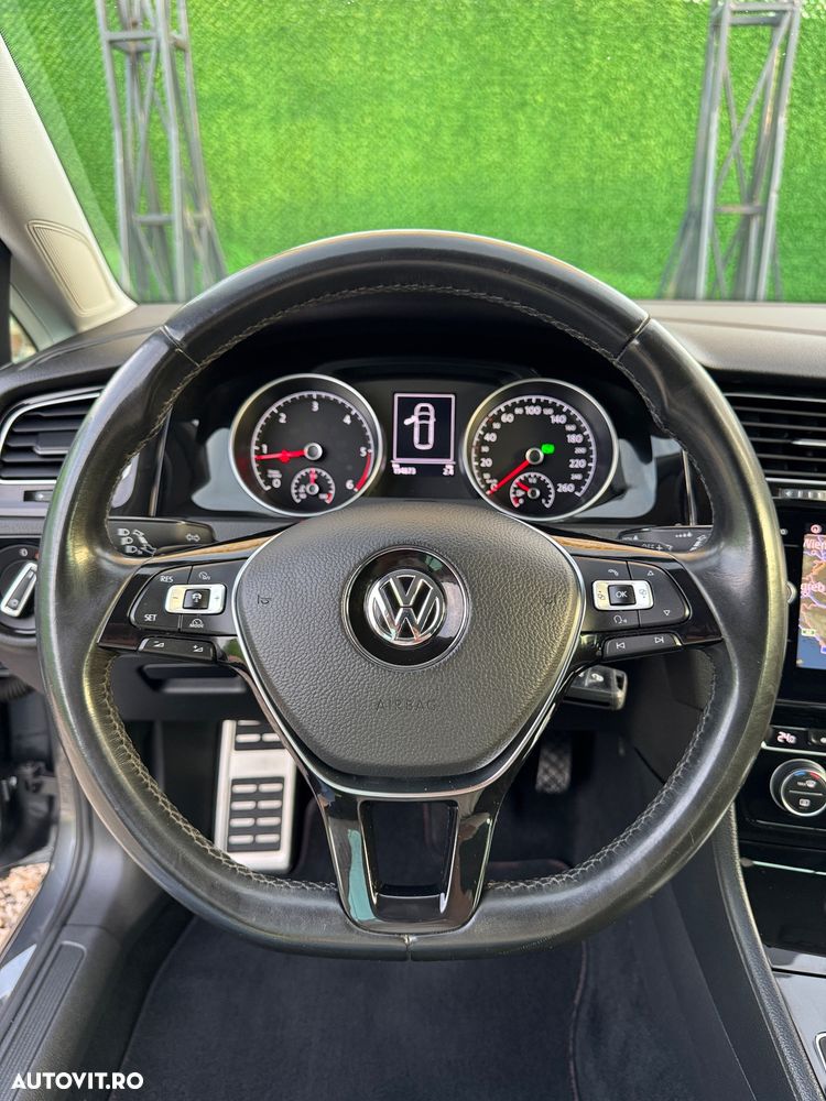 Volkswagen Golf 1.6 TDI DSG Sound - 16