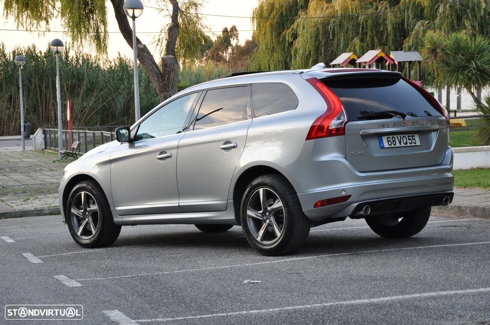 Volvo XC 60 2.0 D4 R-Design Summum Geartronic - 17
