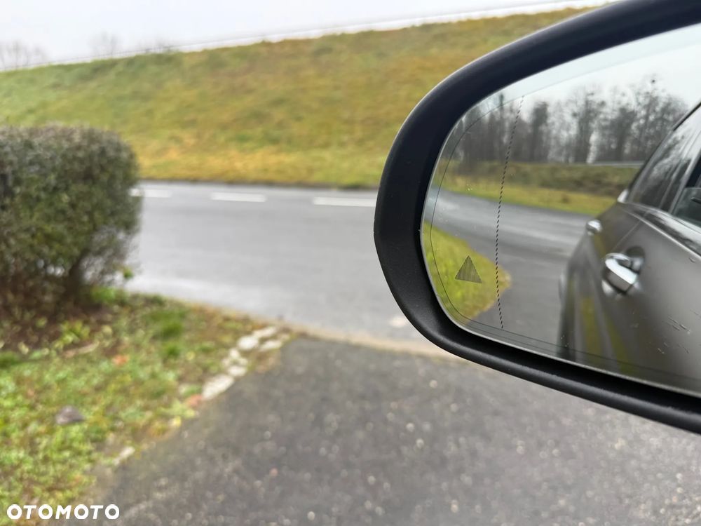 Mercedes-Benz GLC - 30