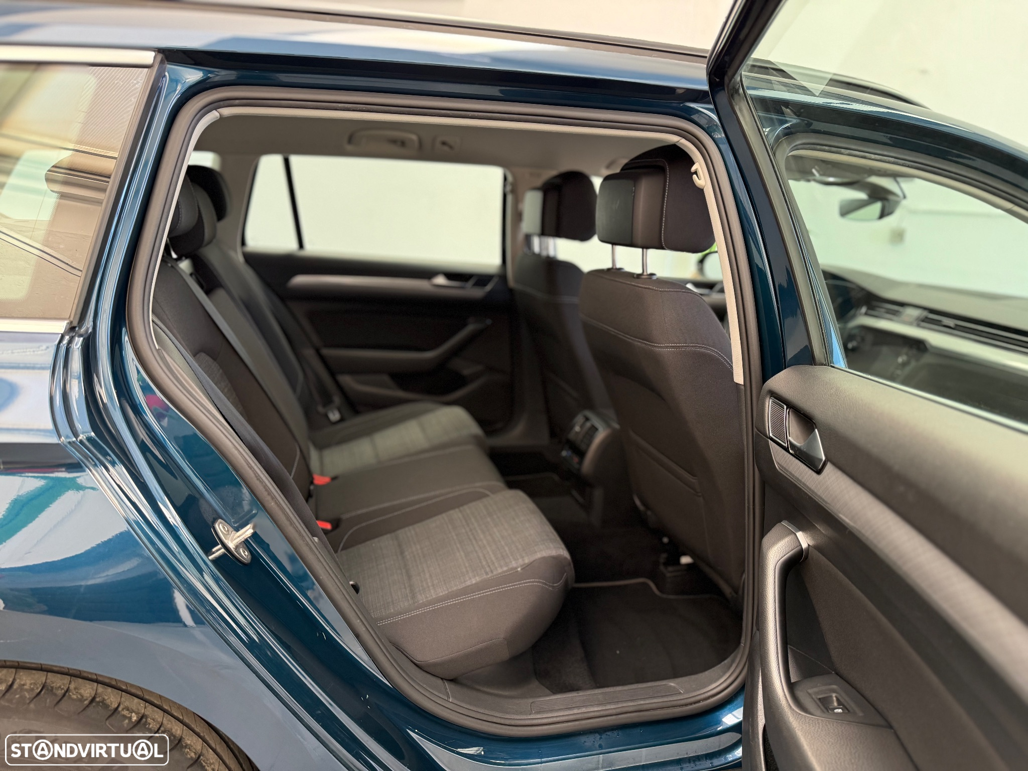 VW Passat Variant 1.6 TDI Confortline DSG - 9