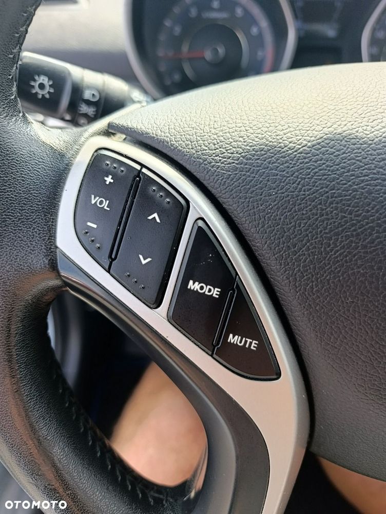 Hyundai Elantra - 16
