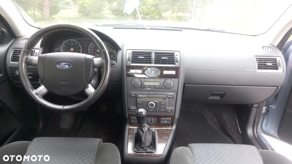 Ford Mondeo 1.8 Ghia - 10