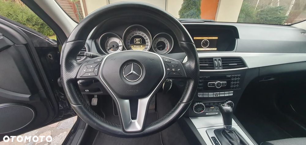 Mercedes-Benz Klasa C 180 CGI Automatik BlueEFFICIENCY Avantgarde - 18