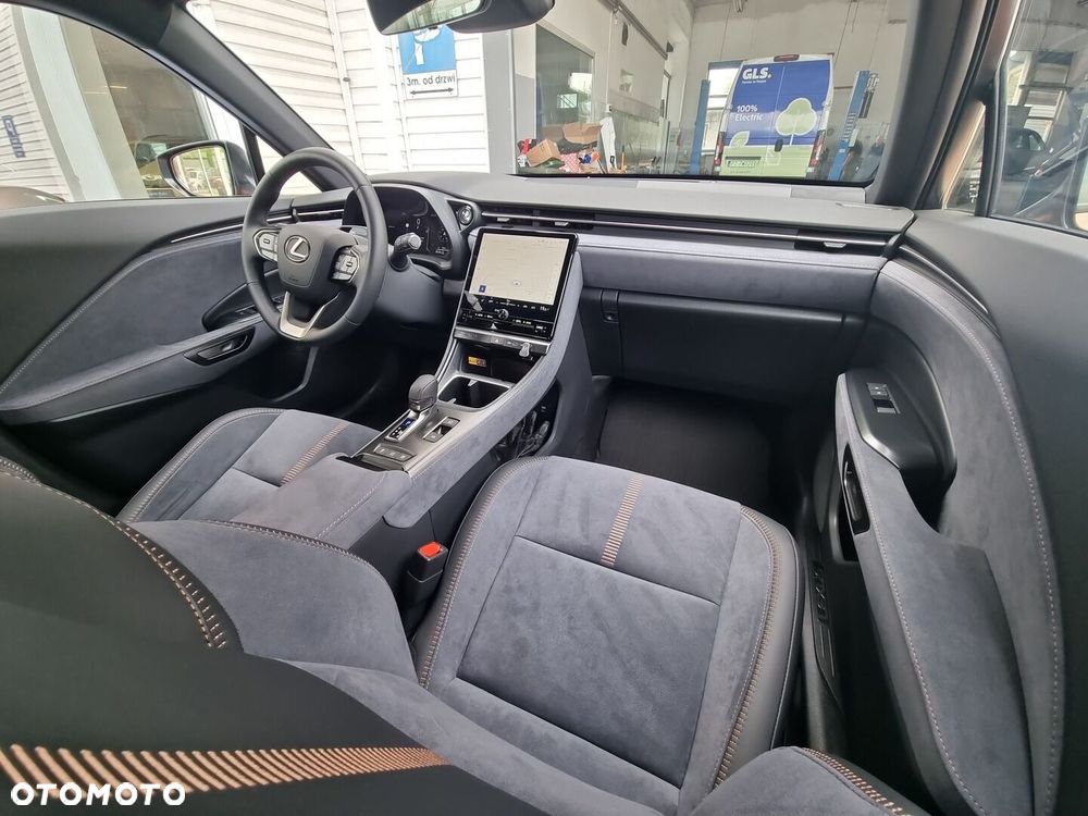 Lexus LBX - 10