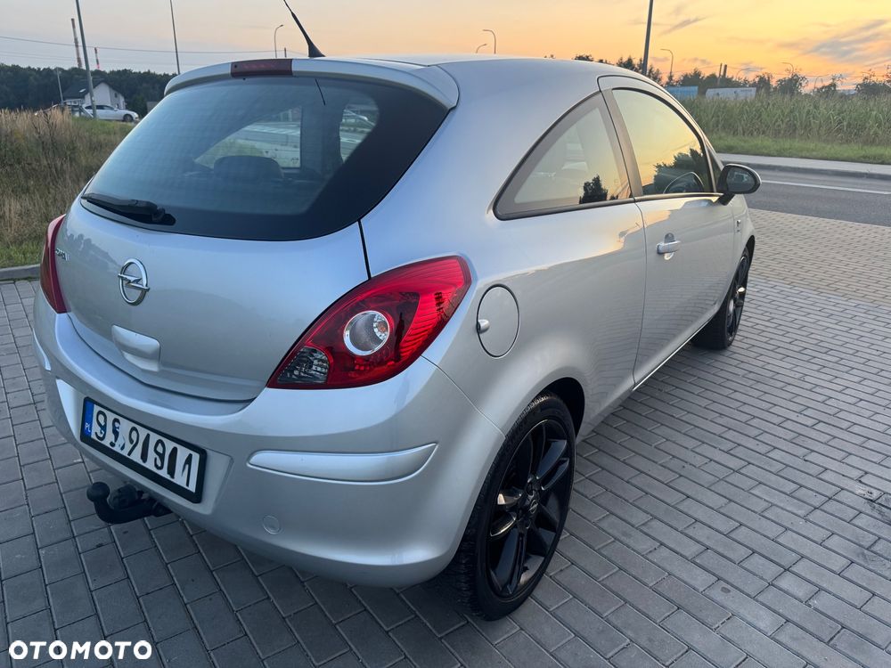 Opel Corsa 1.2 Cosmo - 4