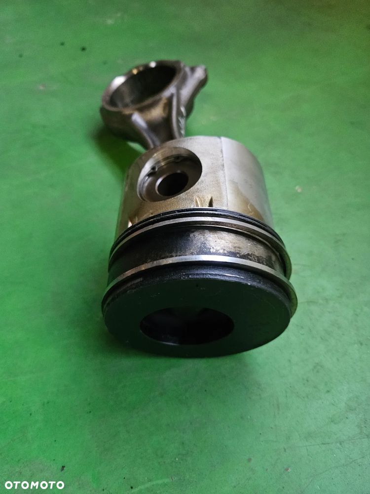 Tłok i korbowód Case MX 135 - 2