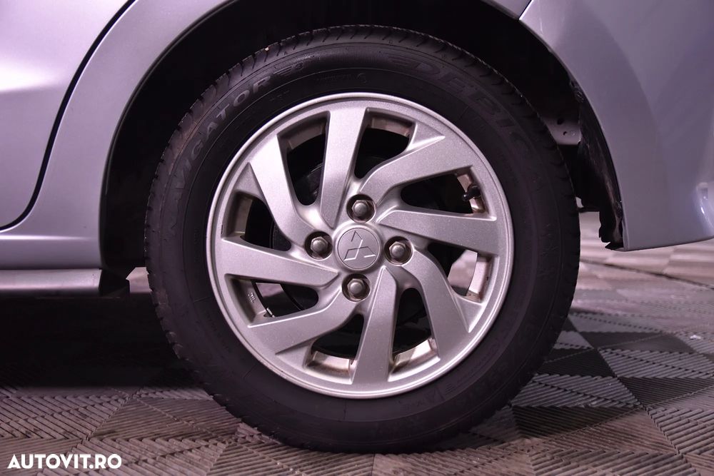 Mitsubishi Space Star - 13