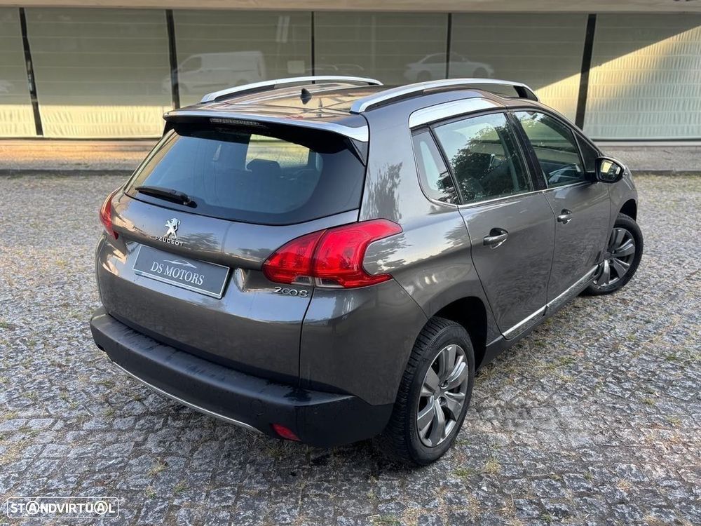 Peugeot 2008 1.2 PureTech Allure - 4