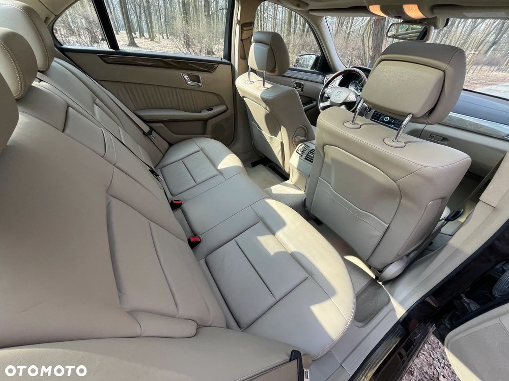 Mercedes-Benz Klasa E 350 CGI BlueEFFICIENCY Elegance - 23