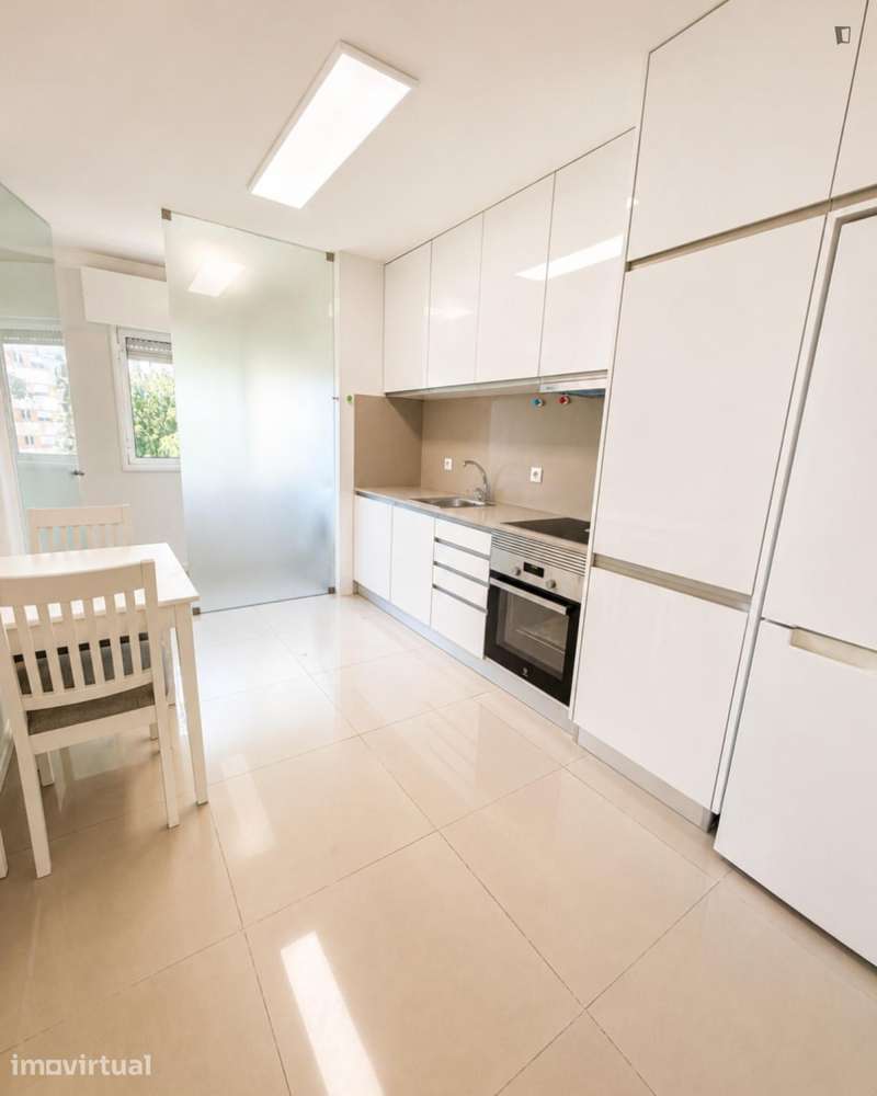 Apartamento com 1 quartos - localizado em Ramalde Porto - Grande imagem: 2/10
