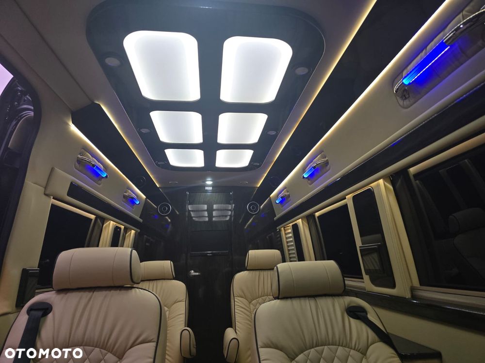 Mercedes-Benz Sprinter - 11