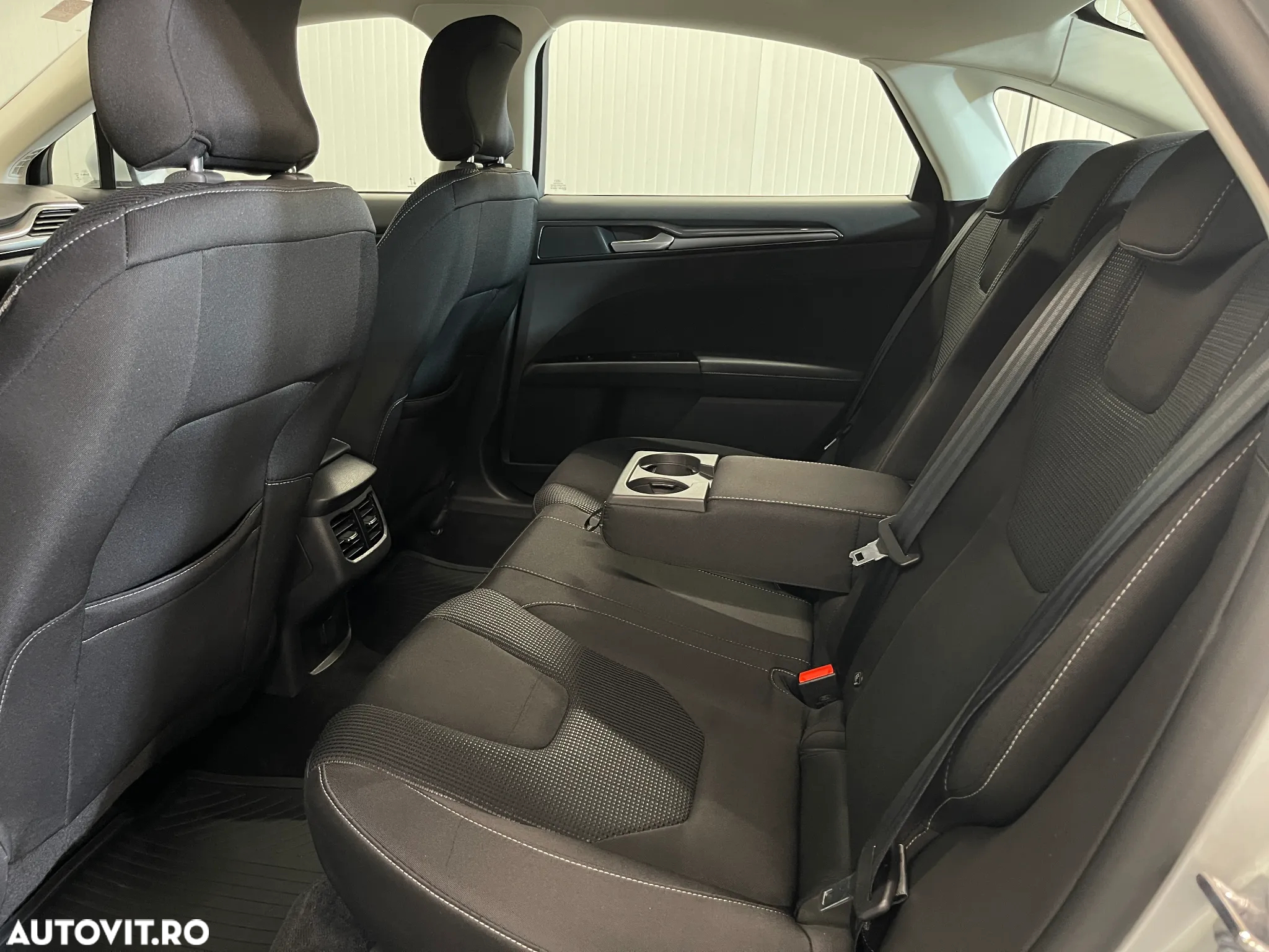Ford Mondeo 2.0 HEV Titanium - 11
