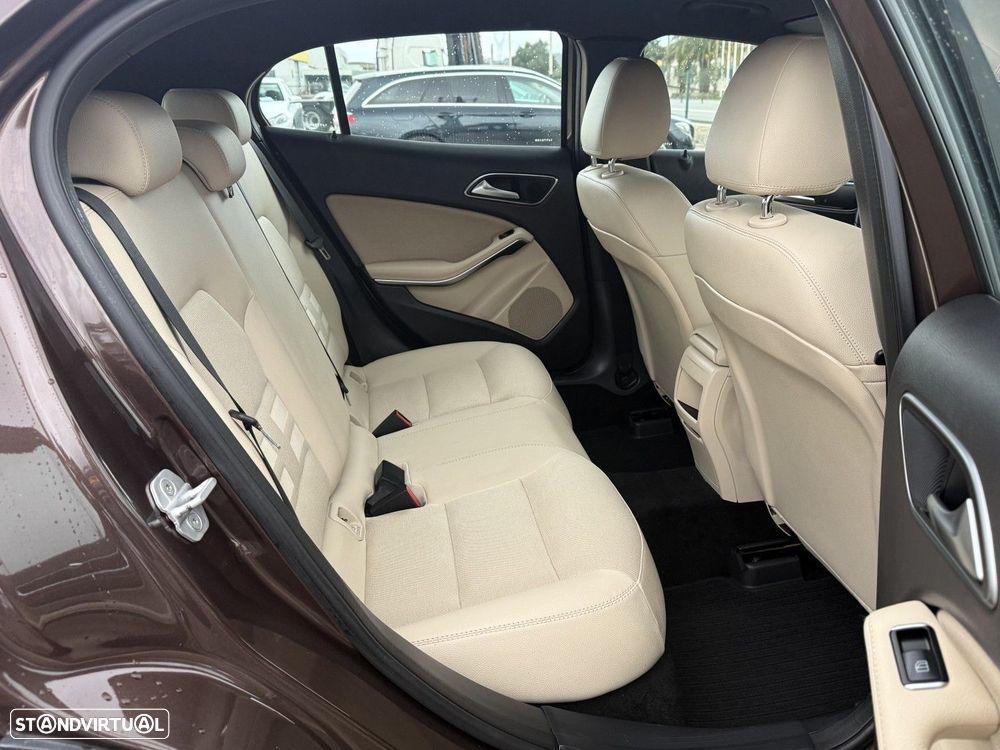 Mercedes-Benz GLA 200 d Style - 12