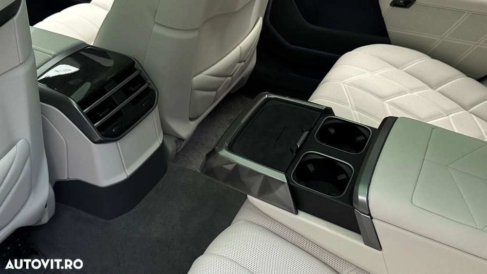 BMW Seria 7 740 xDrive MHEV - 37