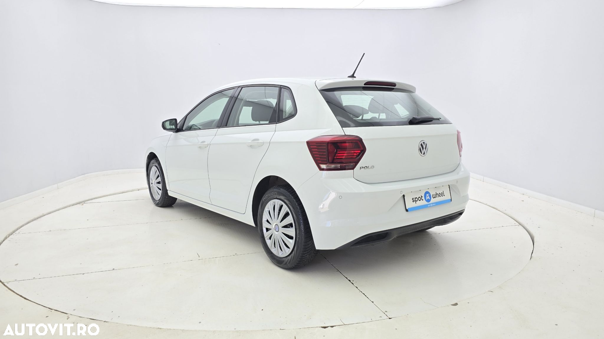 Volkswagen Polo 1.6 TDI Comfortline - 8