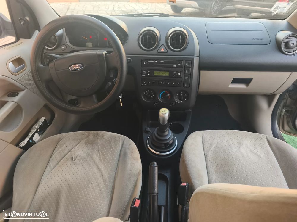Ford Fiesta 1.4 Ghia - 22