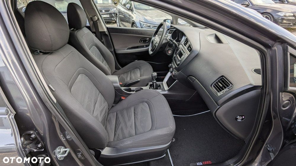 Kia Ceed - 16