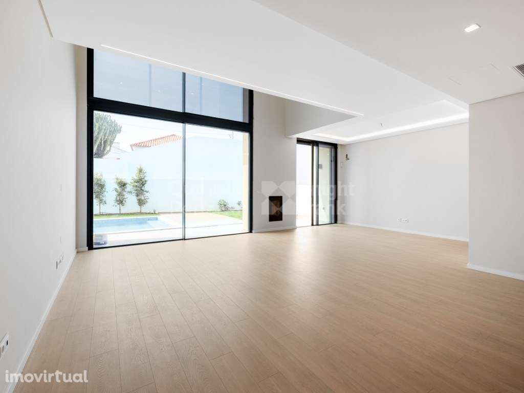 Moradia T4 independente com Rooftop em Murches, Cascais - Grande imagem: 2/25