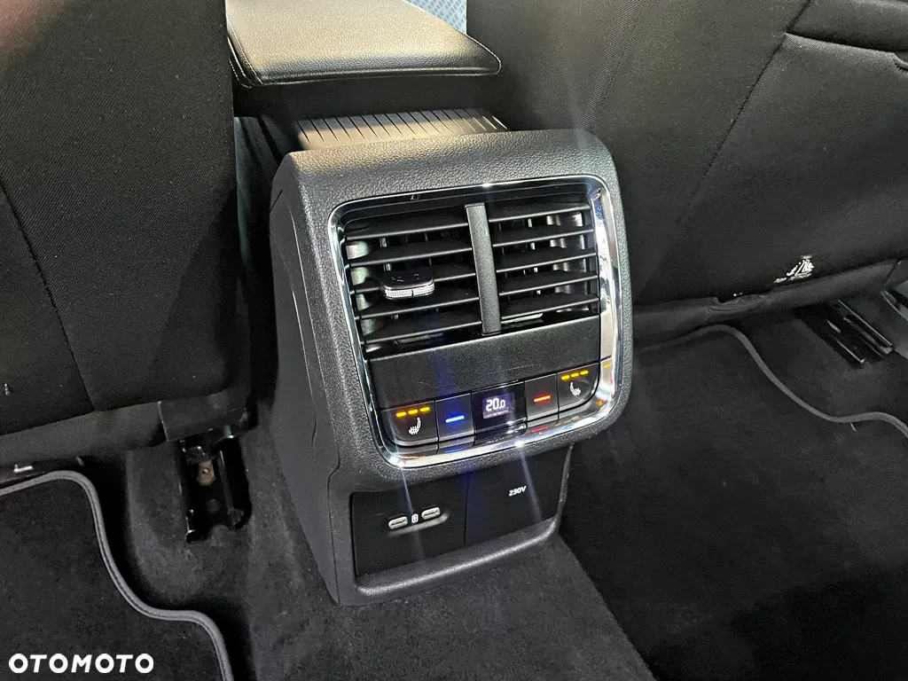 Skoda Octavia Combi 2.0 TDI DSG Exclusive Plus - 30
