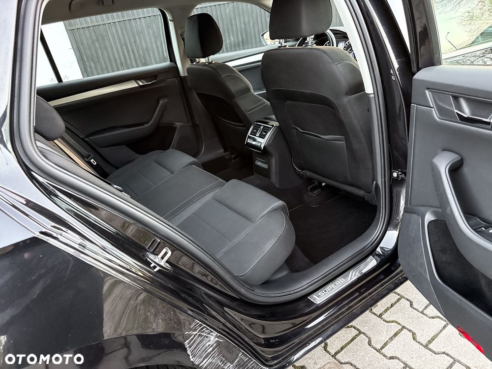 Skoda Superb 2.0 TDI DSG Ambition - 33