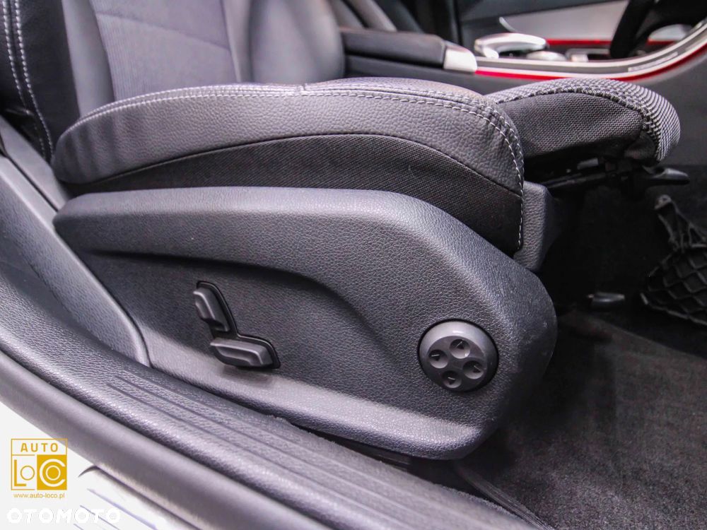 Mercedes-Benz Klasa C 220 d 4Matic 9G-TRONIC Avantgarde - 33